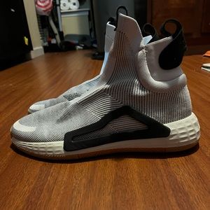 Adidas n3xt level basketball shoes. Size 11. Brand new never been worn.